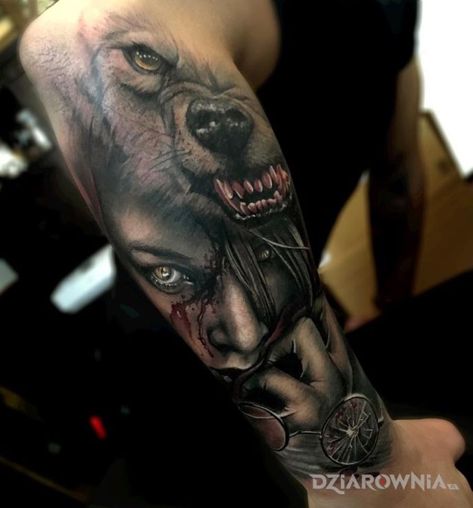 Tatuaż dziewczyna i niedzwiedz - zwierzęta