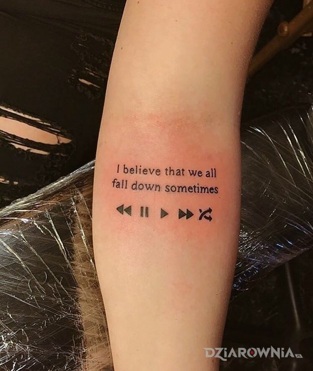 Tatuaż upadki - napisy
