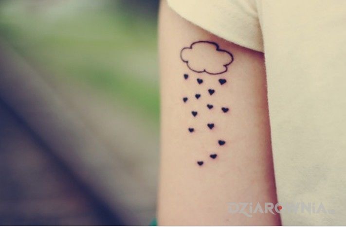 Tatuaż chmurka - miłosne