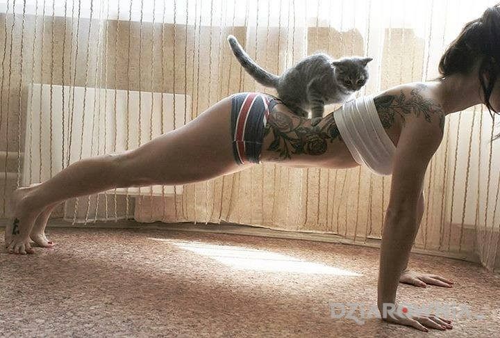 Tatuaż wytrenowana laska - seksowne