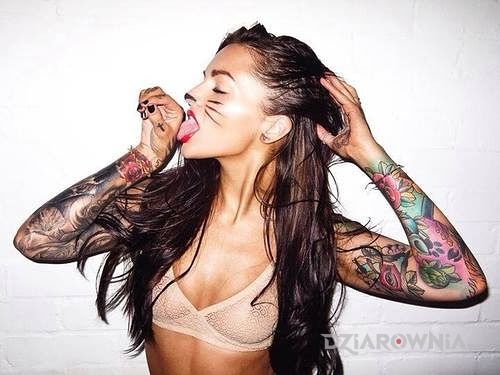 Tatuaż seksowny kotek - seksowne