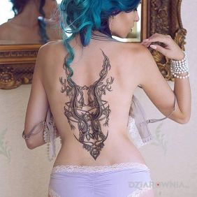 Niebiesko włosa laska