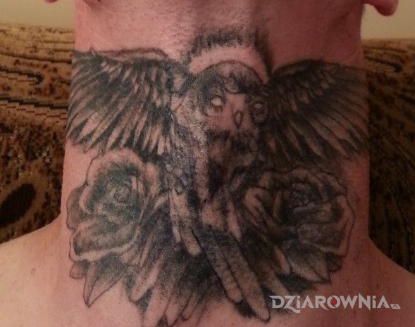 Tatuaż sowa na szyji - zwierzęta