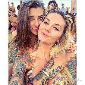 Wytatuowane koleżanki