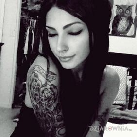 Czarnulka z dziarami