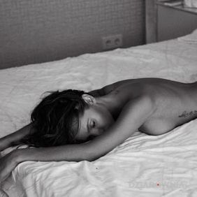 Niewielki napis na żebrach