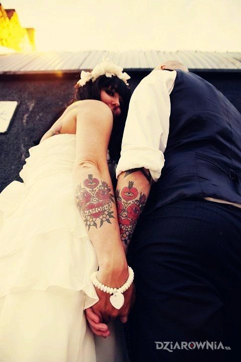Tatuaż nowożeńcy z tatuażami - miłosne