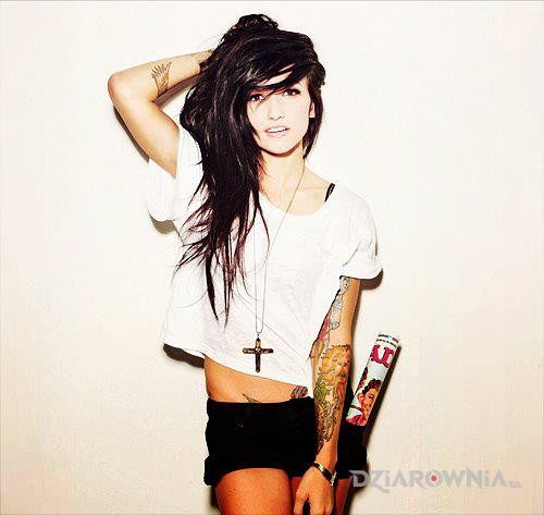 Tatuaż kolorowe tatuaże u fajnej dziewczyny - seksowne