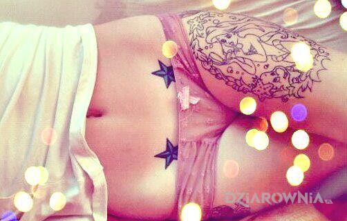 Tatuaż dwie gwiazdki i syrenka - postacie