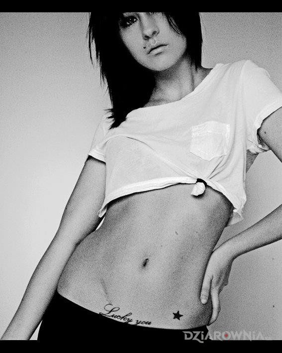 Tatuaż lucky you - seksowne