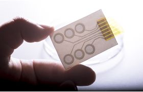 Tatuaż do monitorowania impulsów elektrycznych serca