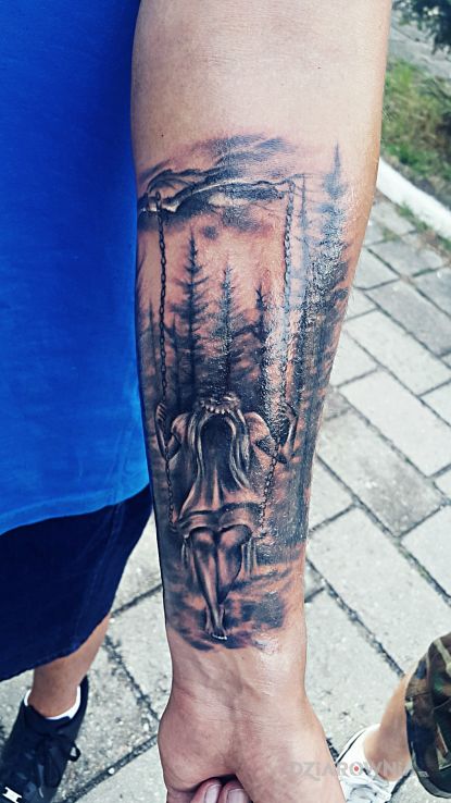 Tatuaż dziewczyna - demony