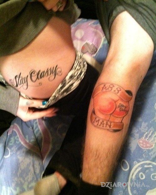 Tatuaż ass man - napisy