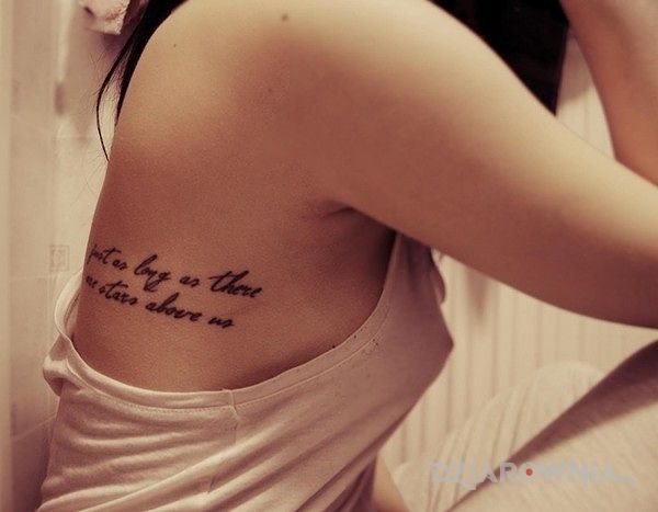 Tatuaż żebra napis - napisy