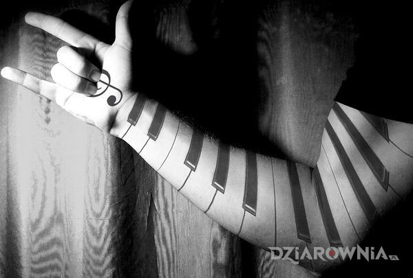 Tatuaż pianino - rękawy