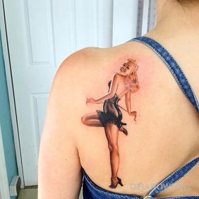 Pin-up girl