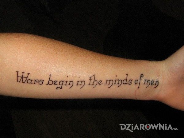 Tatuaż cytat o wojnie - napisy