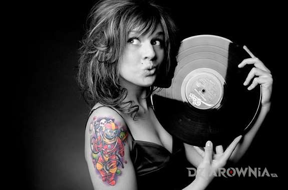 Tatuaż pirat na ramieniu - seksowne