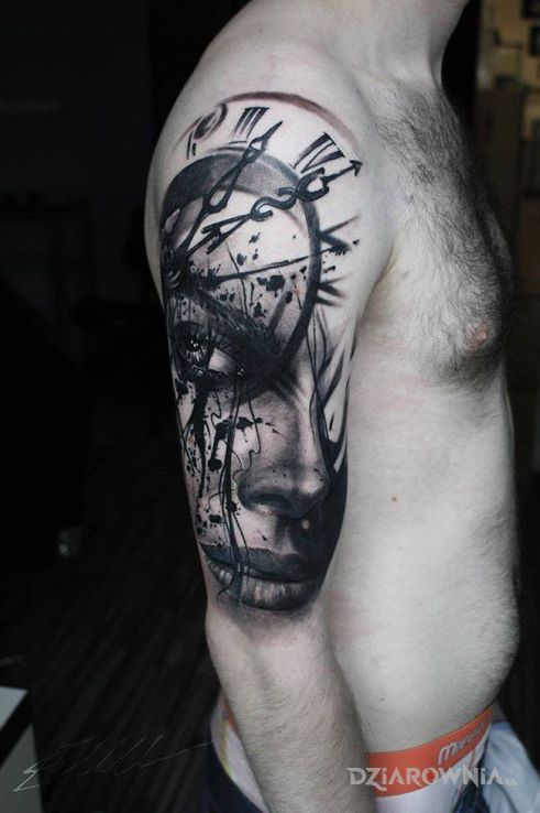 Tatuaż kobieta z zegarem - postacie