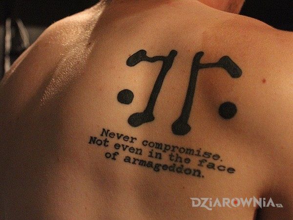 Tatuaż tatuaz z przekazem - napisy