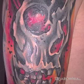 Czaszka rozsadzana przez różę