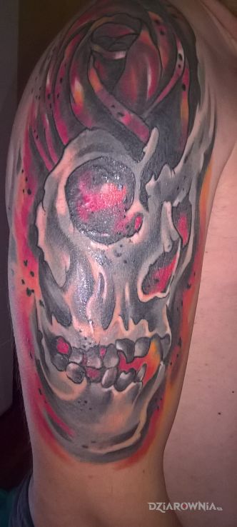 Tatuaż czaszka rozsadzana przez różę - czaszki