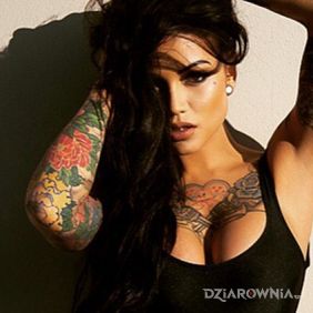 Laska z kwiatami na ręce 