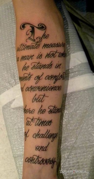 Tatuaż duży tekst - napisy