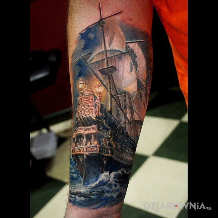 Tatuaż okret - realistyczne