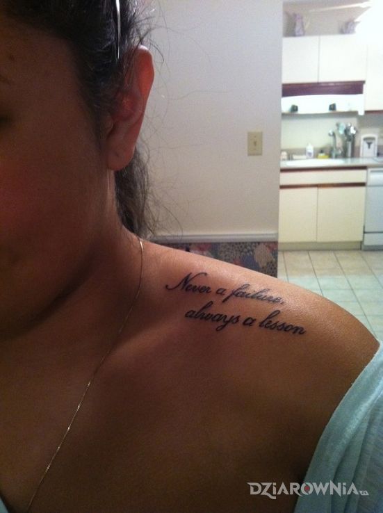 Tatuaż uczenie się na błędach - napisy