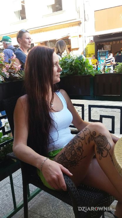 Tatuaż szalony - kwiaty