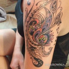 Nakladany na stary tatuaz