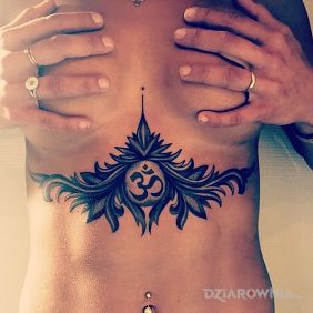 Tatuaz na brzuchu