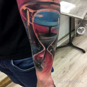 Abstrakcyjna klepsydra, kosmos