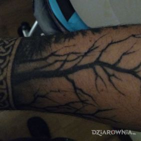 Wikingowska bransoleta z lasem