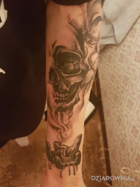 Tatuaż początek przedramienia - czaszki