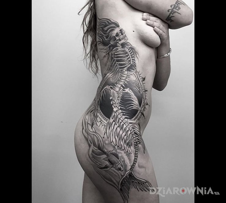 Tatuaż martwa syrena - seksowne