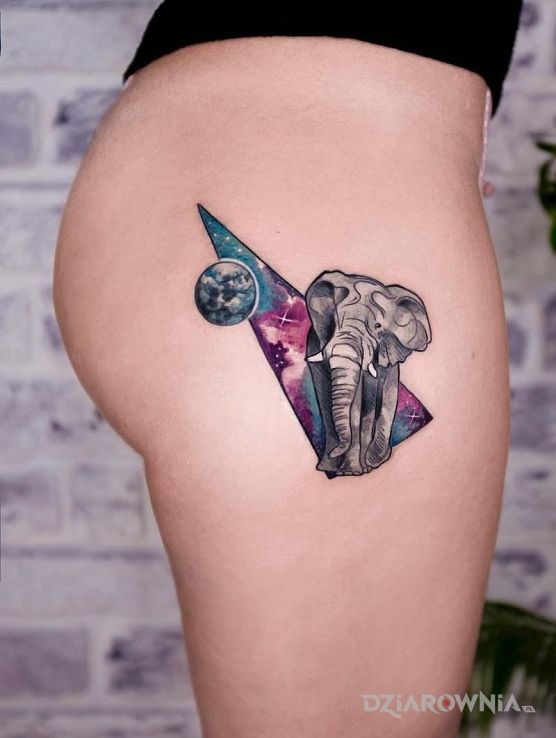 Tatuaż slon w kosmosie - zwierzęta