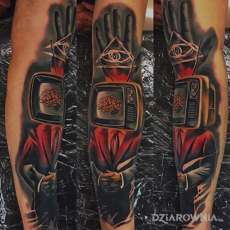 Tatuaż new world order - przedmioty