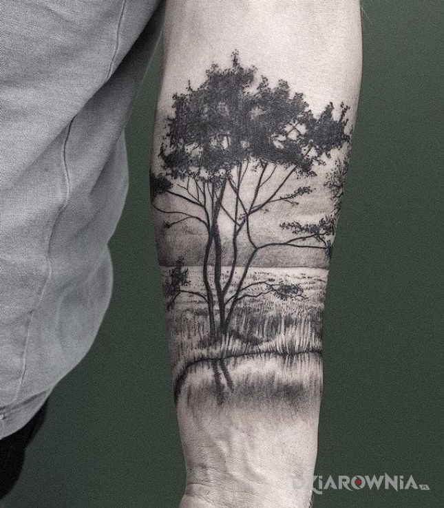 Tatuaż drzewko - realistyczne