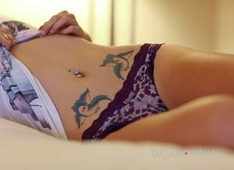 Tatuaż dwa ptaszki - seksowne