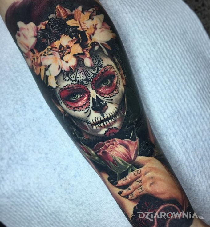 Tatuaż makijaż na dzień śmierci - kwiaty