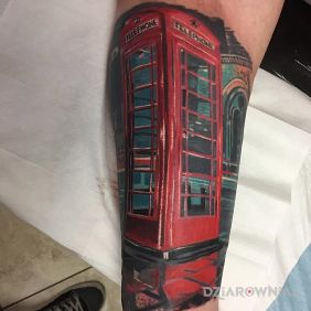 Czerwona budka telefoniczna 