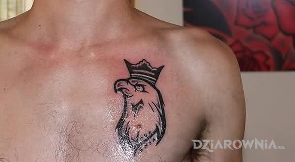 Tatuaż orzeł w koronie - patriotyczne