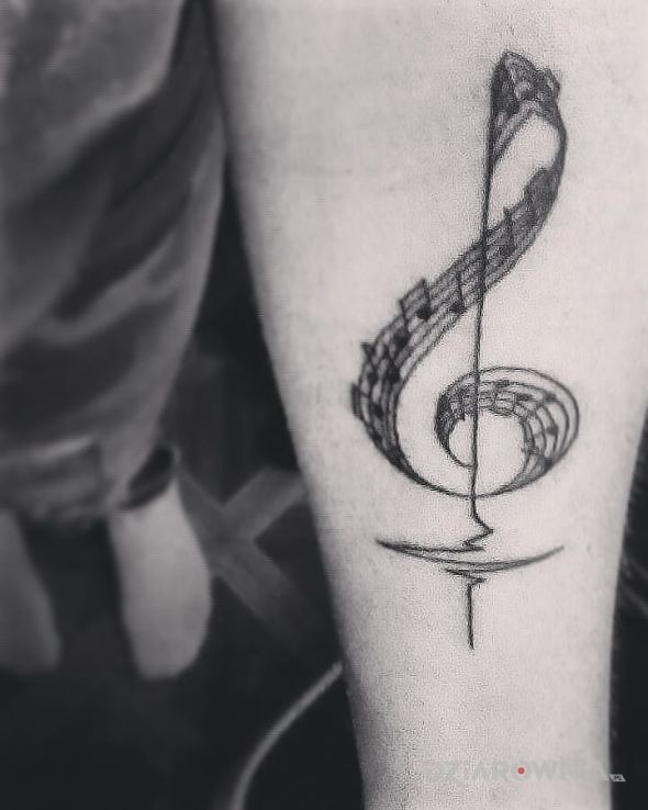 Tatuaż klucz wiolinowy z pięciolinią i nutami - pozostałe