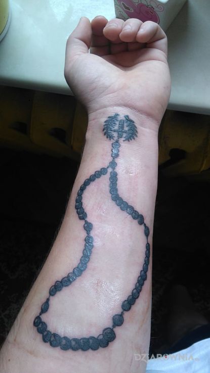 Tatuaż różaniec - religijne