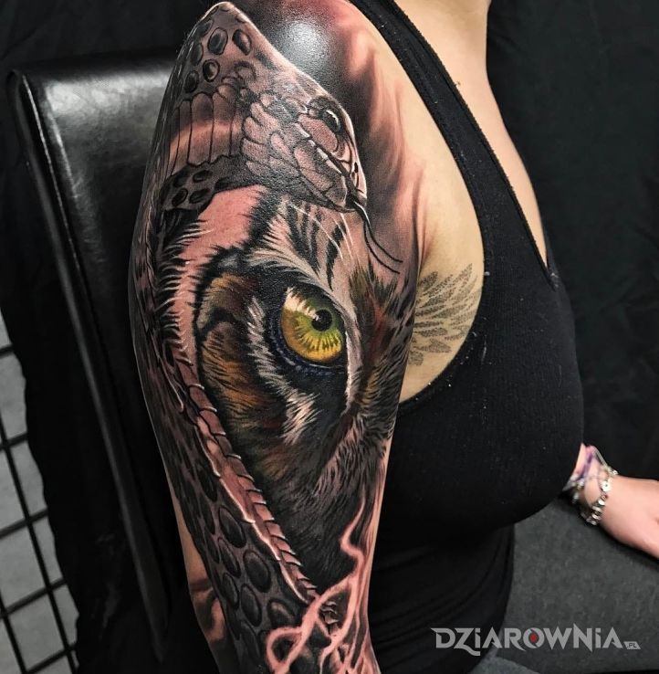 Tatuaż wąż i tygrys - realistyczne