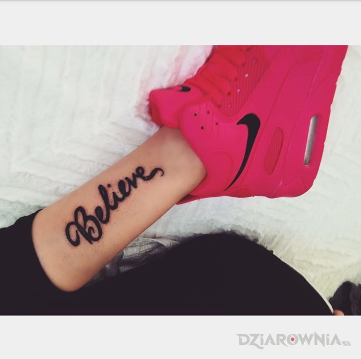 Tatuaż believe - napisy