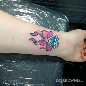 Kokardka z diamentem <3