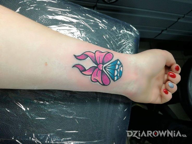 Tatuaż kokardka z diamentem 3 - pozostałe